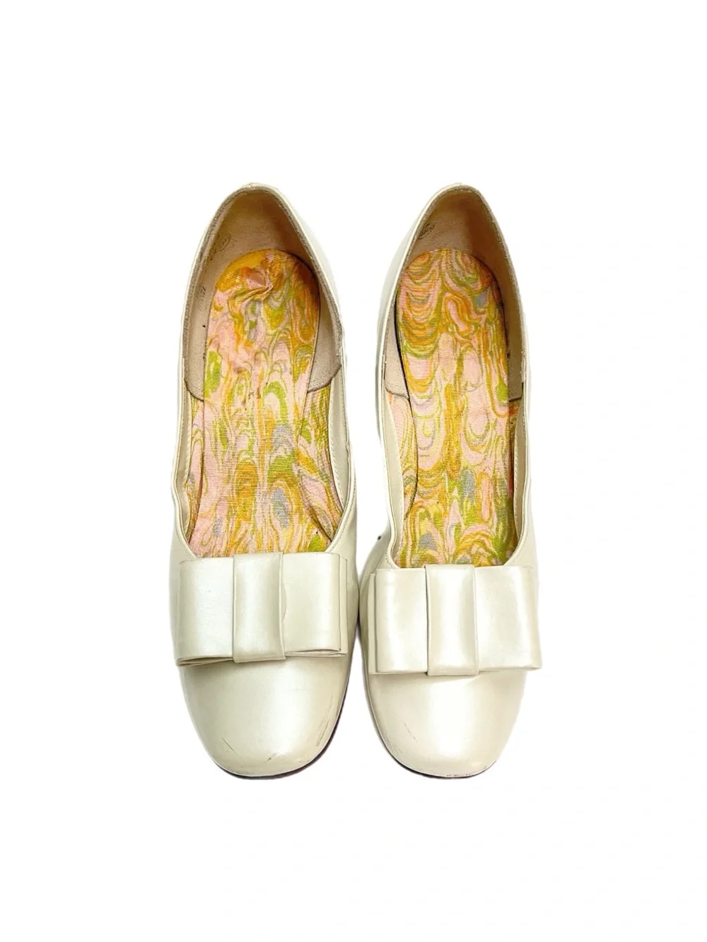 Vintage 1960s ivory leather slip on bow pumps